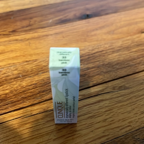 Clinique Dramatically Different Lipstick - Bamboo Pink (33) BRAND NEW AND UNUSED - Picture 3 of 4